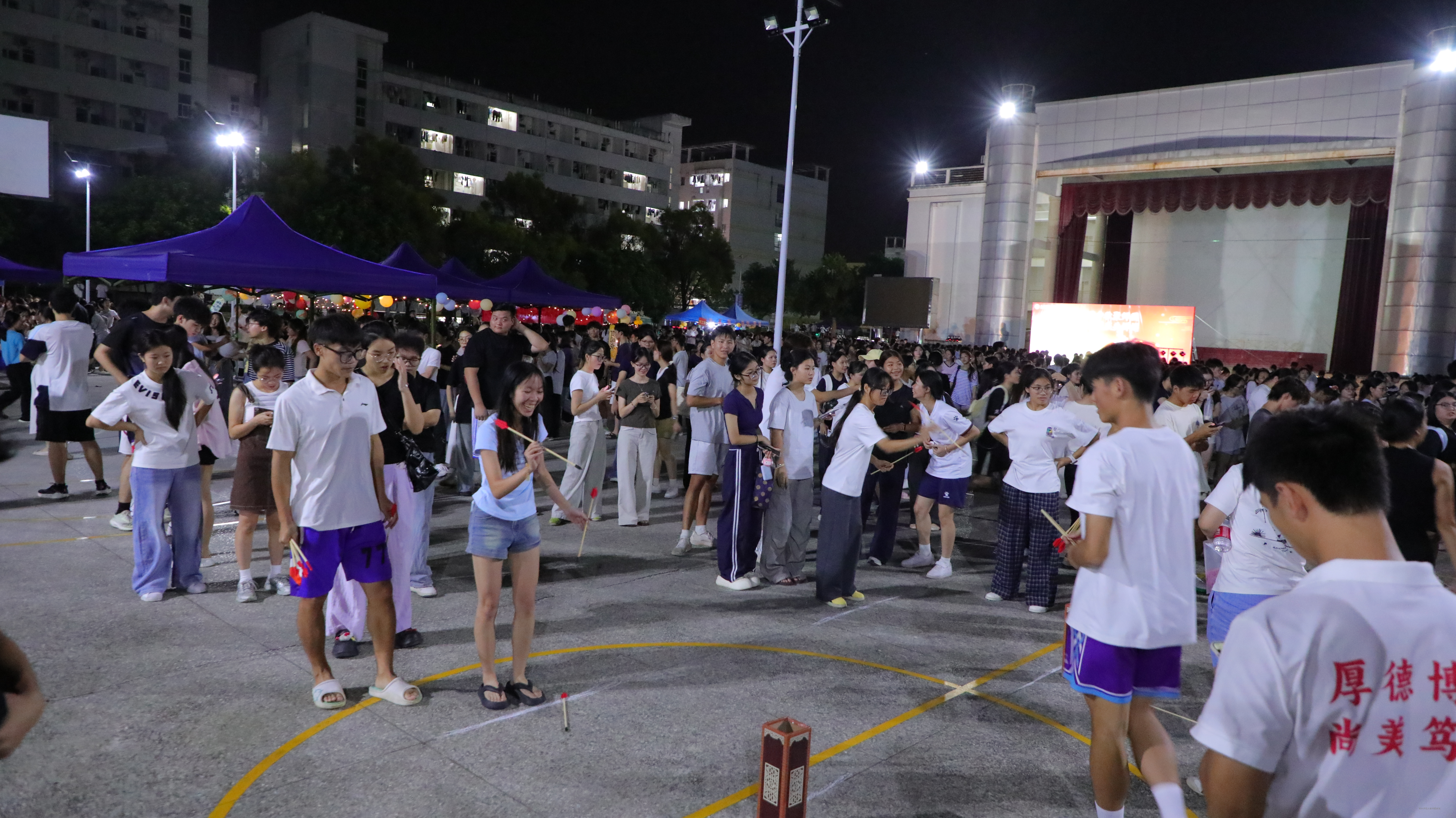 beat365顺利举行“月圆中秋聚师园，师生同庆共婵娟”2026年中秋游园晚会